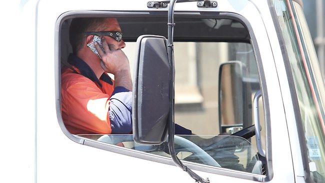 You are currently viewing Mobile Phone Usage Rules For Truck Drivers