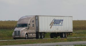 Read more about the article Knight and Swift Transportation Join Together To Form Trucking Giant