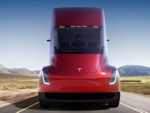 You are currently viewing Guillen Speaks About the Details of Tesla’s New Electric Trucks