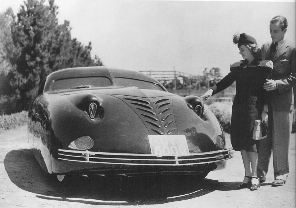 Custom-built prototype of Phantom Corsaire by Rust Heinz