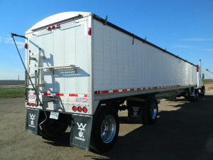 Tandem VS Spread Axle Trailers: What Should You Choose?